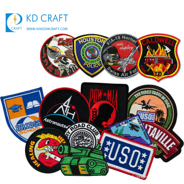 Chine en gros personnalisé fer tissé sur badges tissu lettre marque grand 3d unique patchs brodés personnalisés pour vêtements